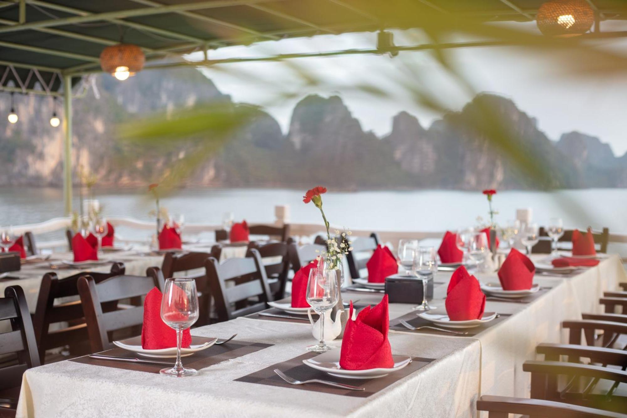 Ruby Cruise Hotel Hạ Long Ngoại thất bức ảnh