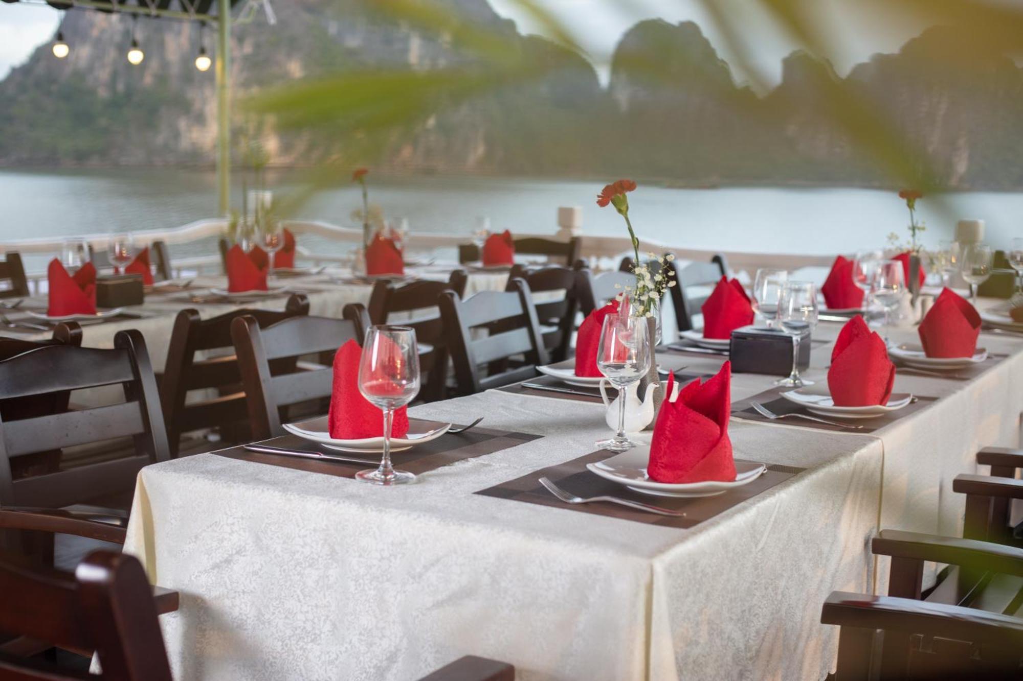 Ruby Cruise Hotel Hạ Long Ngoại thất bức ảnh
